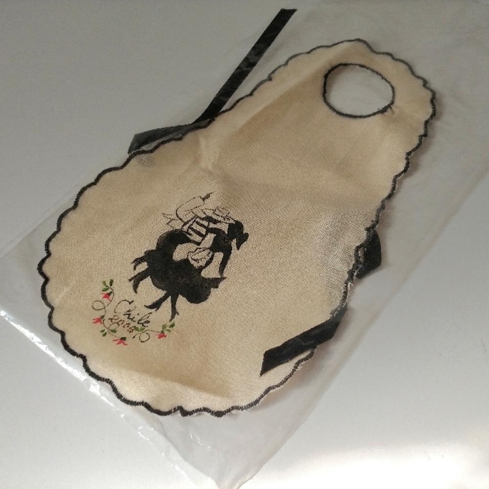 Chic Handpainted Beige Bib Chile 2006 Souvenir